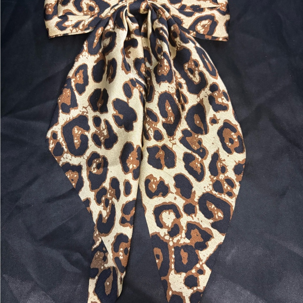 Anthropologie Cheetah Print Hair Bow - Picture 2 of 3